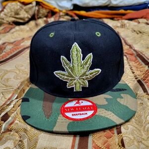 Black & camouflage New League 420 snapback (with logo & more under cap)